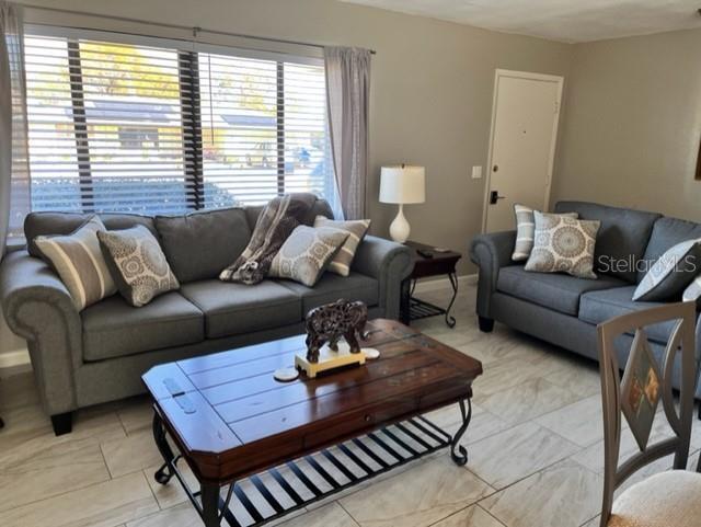 Foto del edificio - 22497 Glen Ave