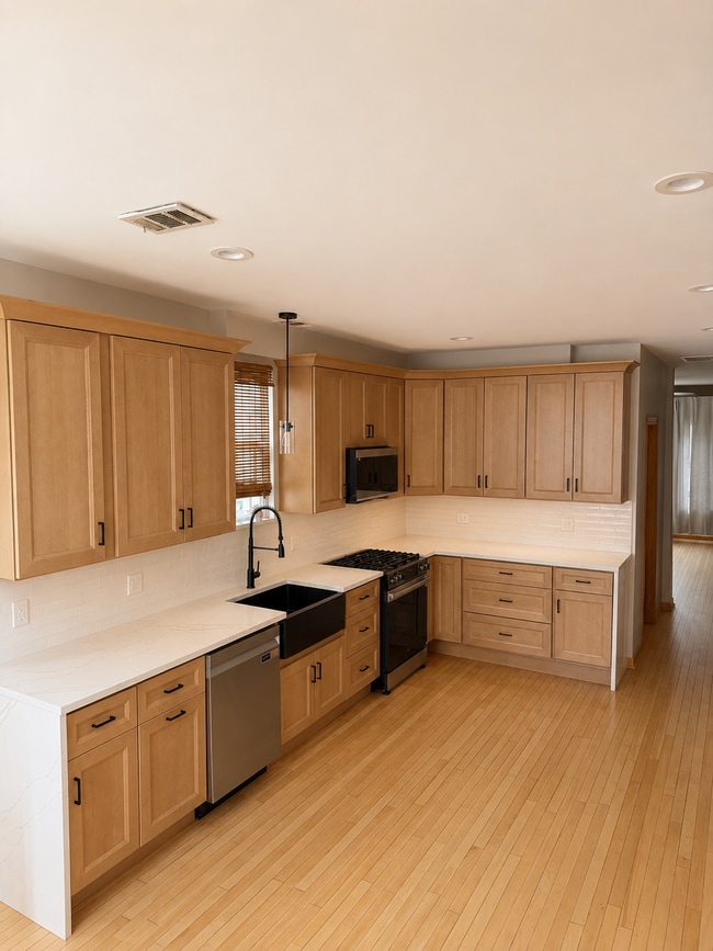 Kitchen - 2nd floor - 2822 W 40th St