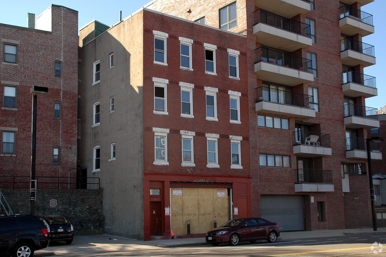 Primary Photo - 536 Commercial St