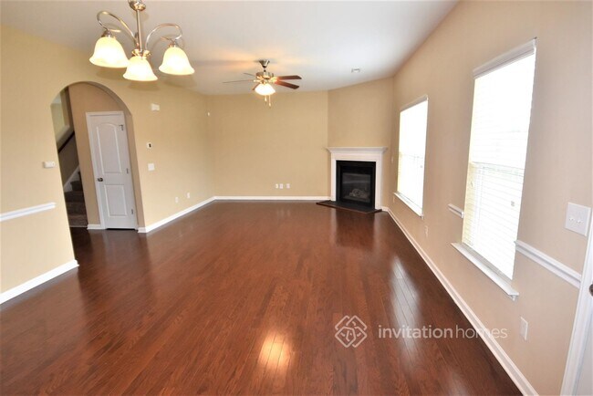 Building Photo - 4018 Vershire Ave