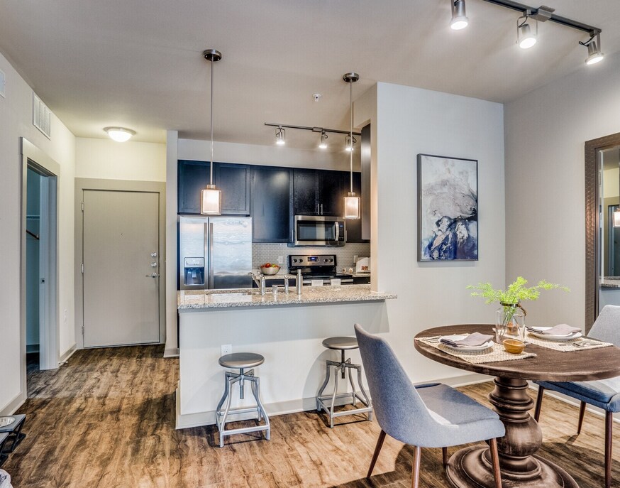 Foto principal - 926 E 15th St