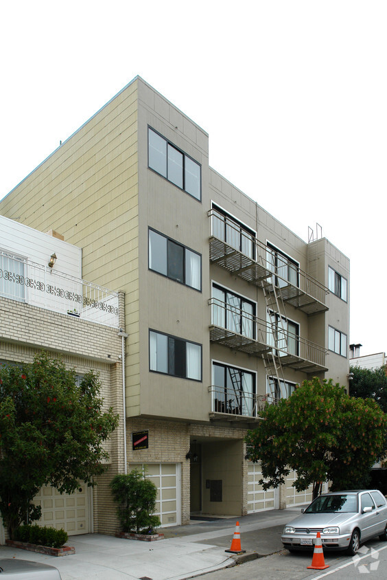 Building Photo - 1445 Lake St