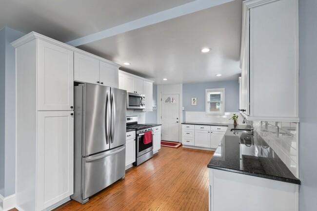 Foto del edificio - Beautiful 3BR 2.5 BA Townhouse in Downtown...