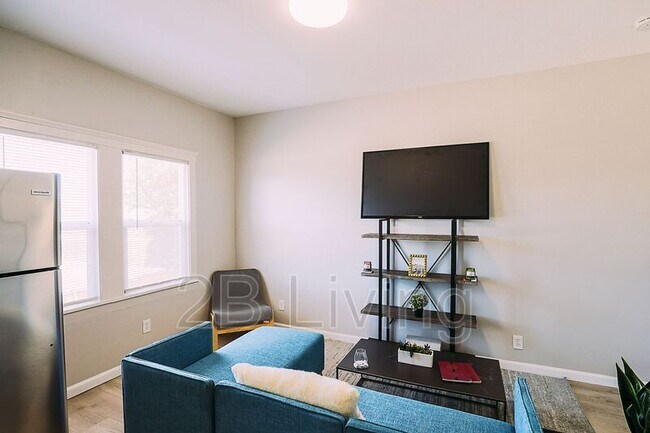 Foto del edificio - 2308 Foothill Blvd