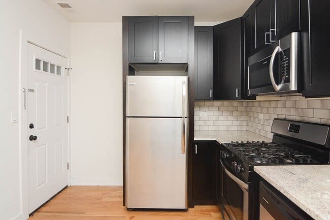 Building Photo - 2210 W Eastwood Ave