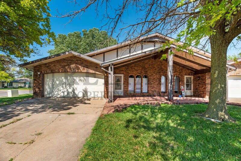 Primary Photo - 2200 South White Oak Drive (Valov)