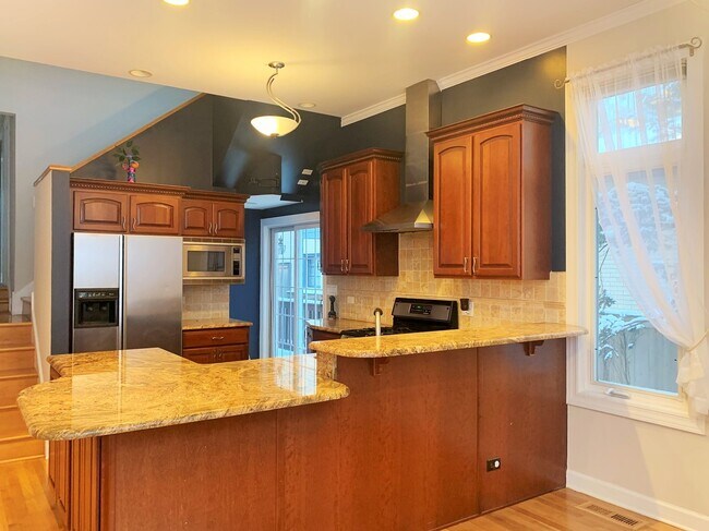 Building Photo - 3016 Wilmette Ave