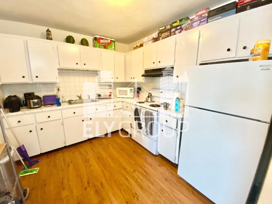Primary Photo - 8 Medford St