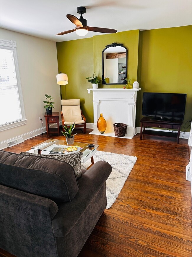 Photo - 208 F St House