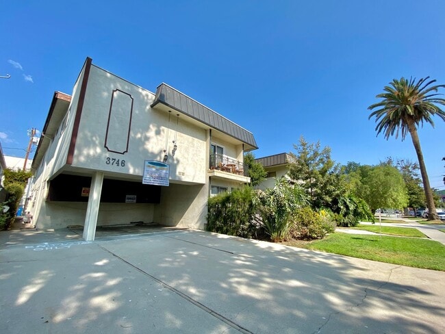 Building Photo - 3746 S Canfield Ave