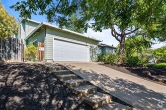 Building Photo - 832 Vistamont Ct