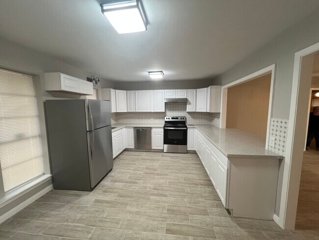 Building Photo - 1110 Falcon Dr