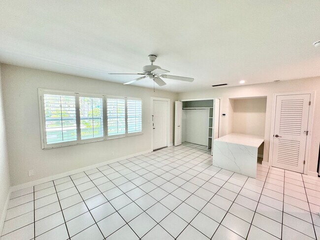 Foto del edificio - ** OLDE NAPLES ** 1 BED / 1 BATH ** CONDO ...