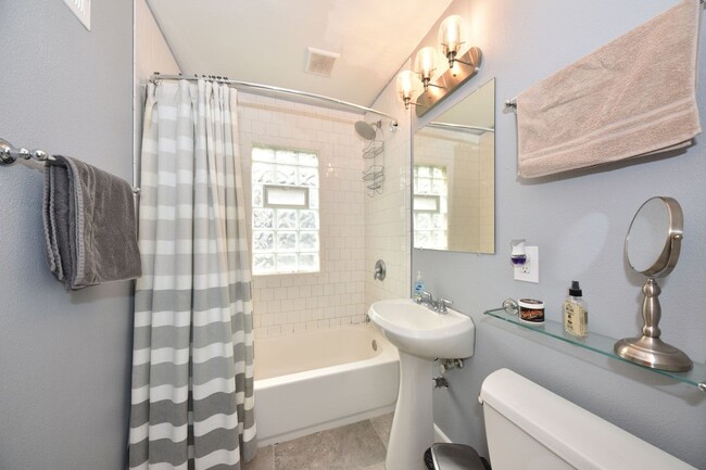 Bathroom - 6319 W Girard Ave