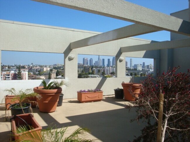 Foto del edificio - 332 S Virgil Ave