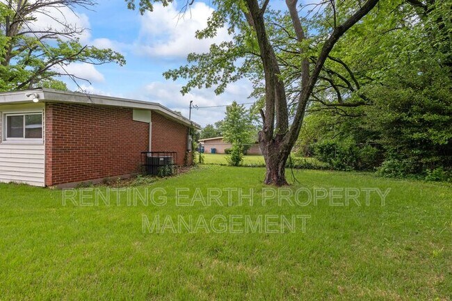 Foto del edificio - 6452 Evergreen Blvd