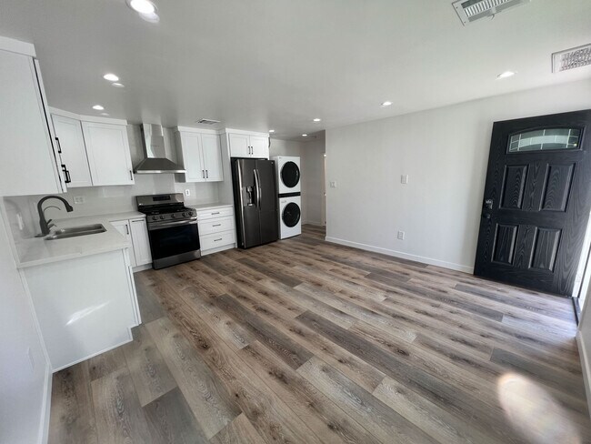 Foto del edificio - 7718 N Glenoaks Blvd