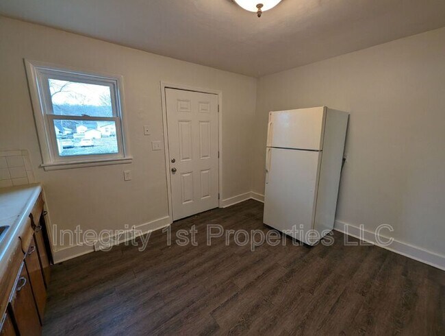 Building Photo - 2216 Girard Ave