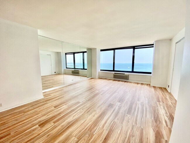Foto del edificio - 155 N Harbor Dr