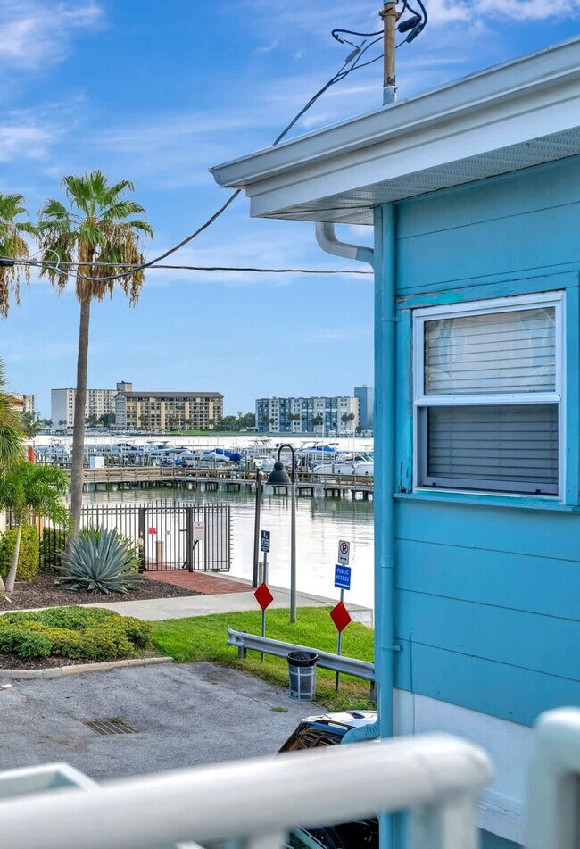 Building Photo - 483 E Shore Dr