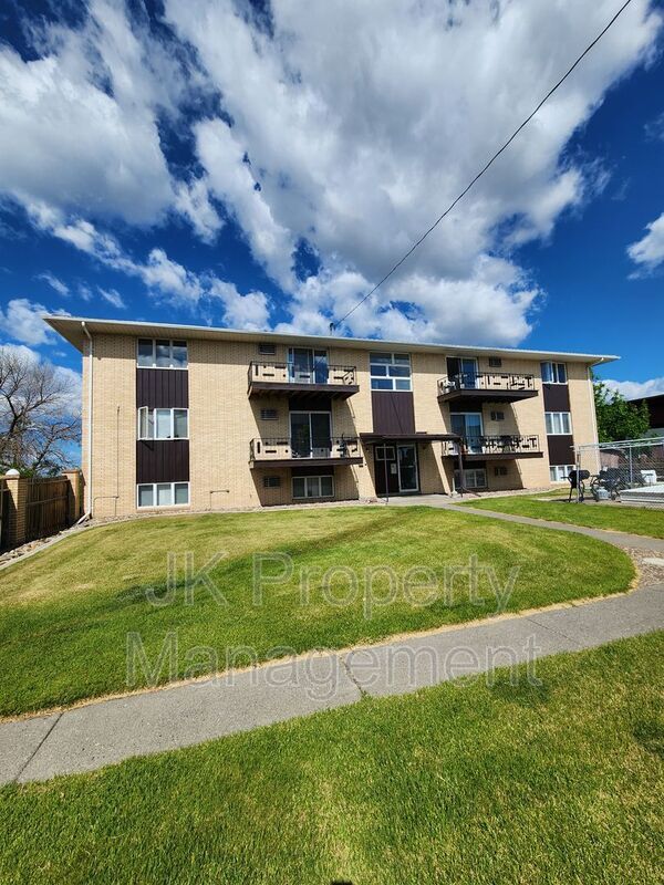 Foto principal - 1401-142B Street S