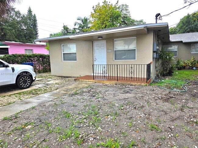 Foto del edificio - 422 NE 166th St