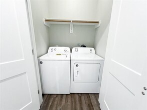 Building Photo - 144 W 5th St