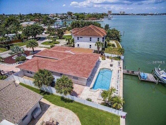Foto del edificio - 6825 Bay St