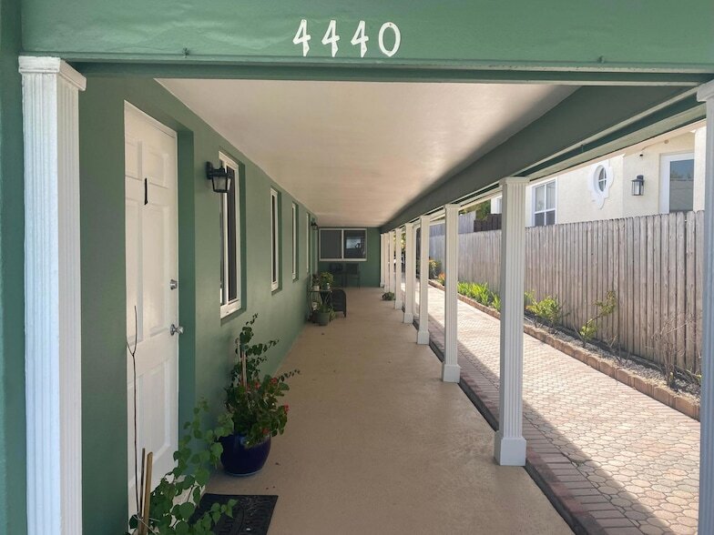 Building Photo - 4440 Bougainvilla Dr