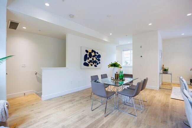 Photo du bâtiment - 19935 75A Av