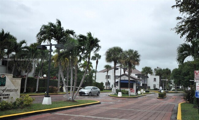 Foto del edificio - 9437 Fontainebleau Blvd