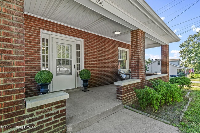 Building Photo - 260 Thompson Ave