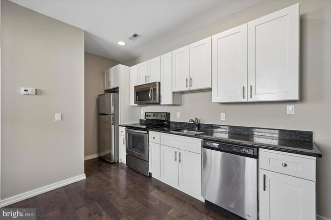 Building Photo - 617 S 2nd St