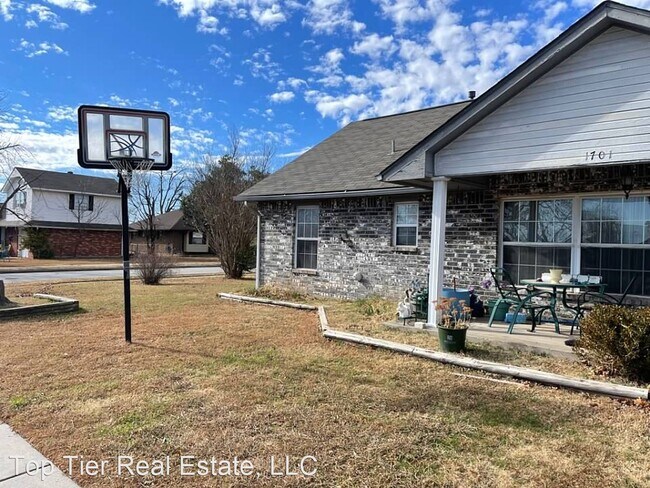 Building Photo - 4 br, 2 bath House - 1701 Regency Boulevard