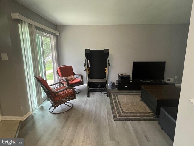 Foto del edificio - 220 Highland Blvd