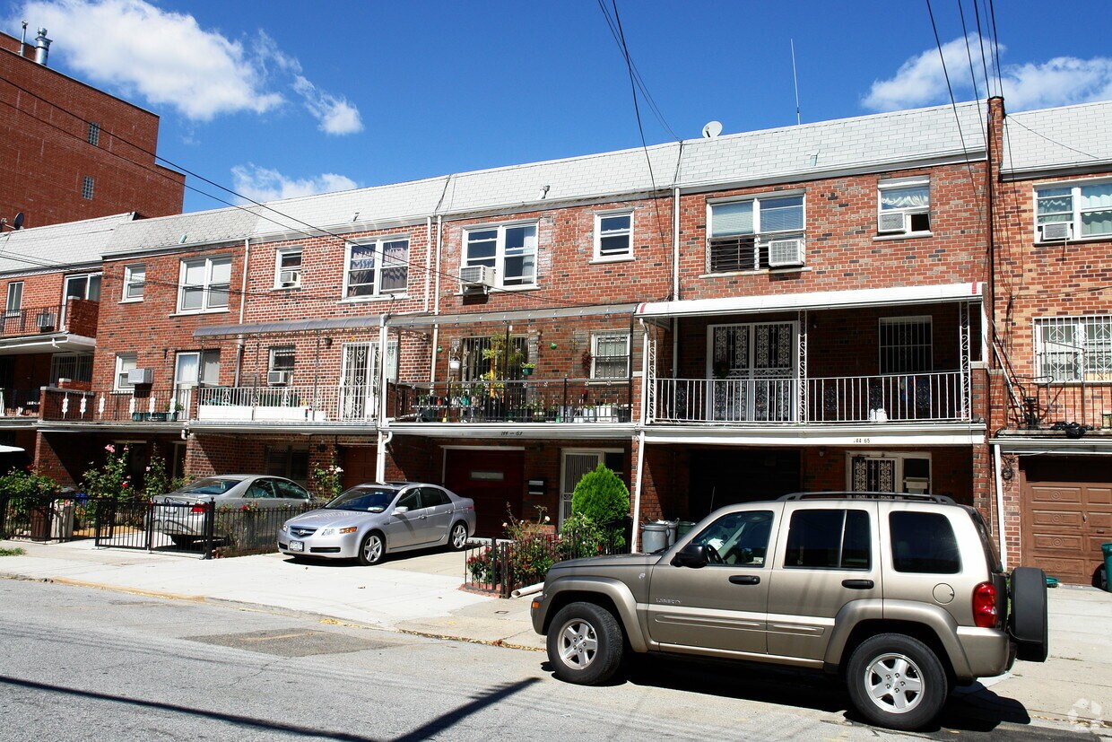 Foto del edificio - 14459-14465 Barclay Ave
