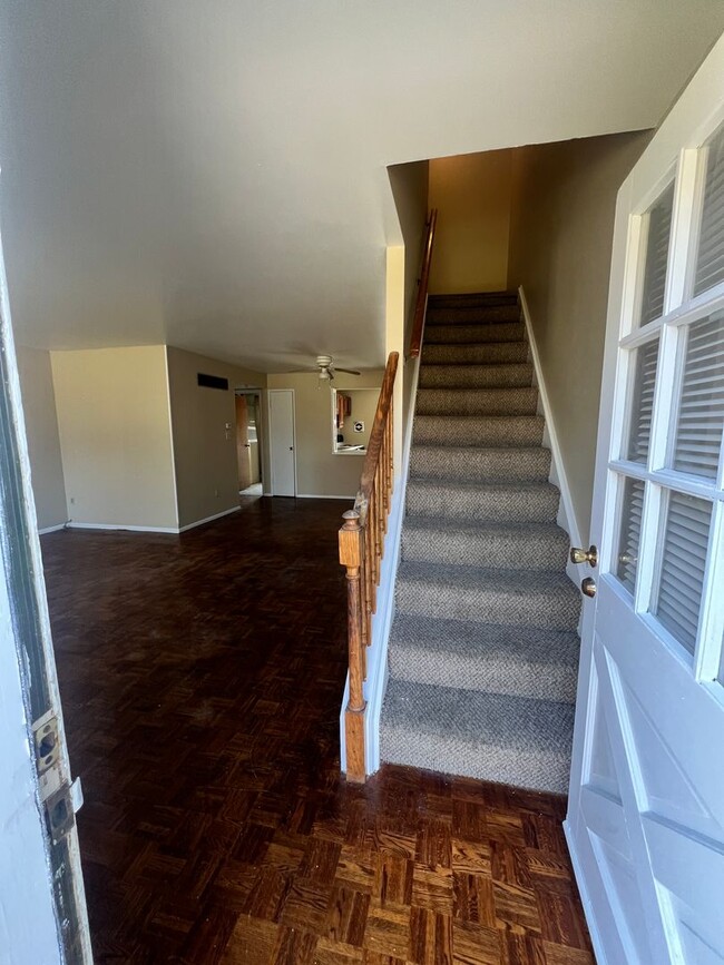 Building Photo - 3 bed | 1.5 bath | Vouchers accepted