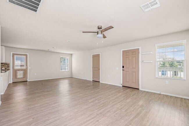 Building Photo - Charming 3 bedroom, 2 bathroom home locate...