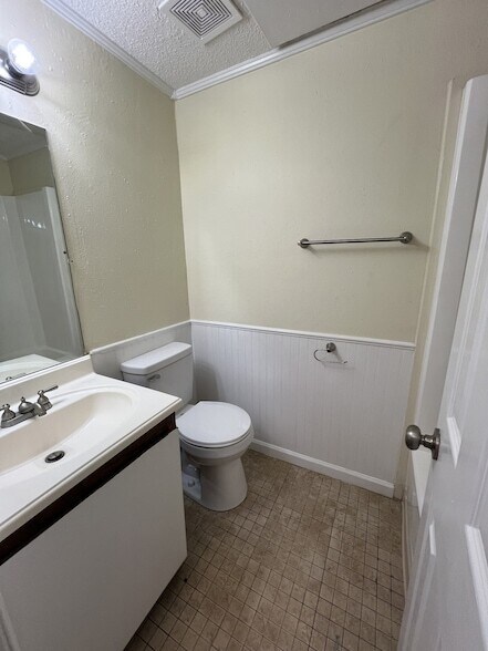 Foto del edificio - 2421 Madison St