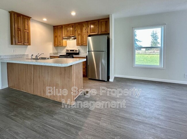 Building Photo - 504 Spencer Rd