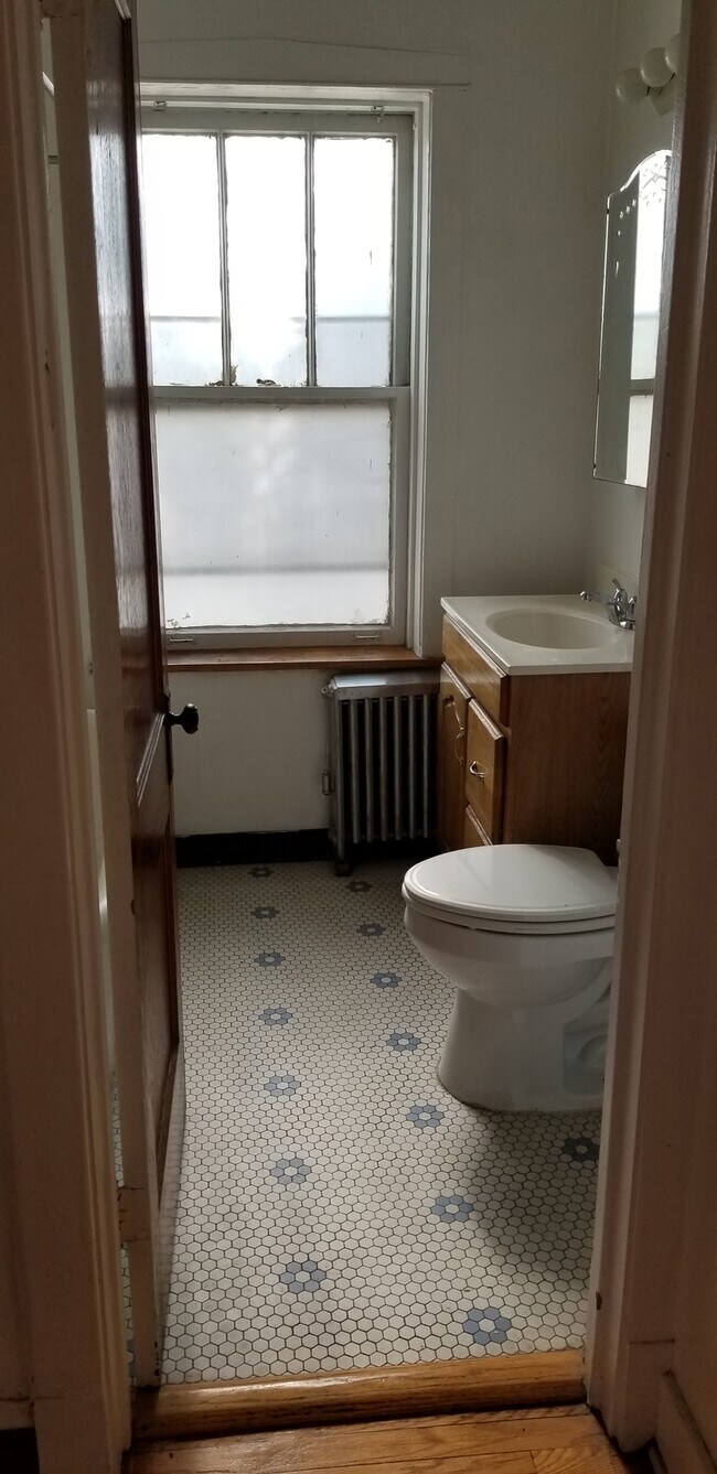 Bathroom - 3605 N Oakley Ave