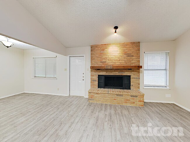 Foto del edificio - 6215 Ridge Arbor St