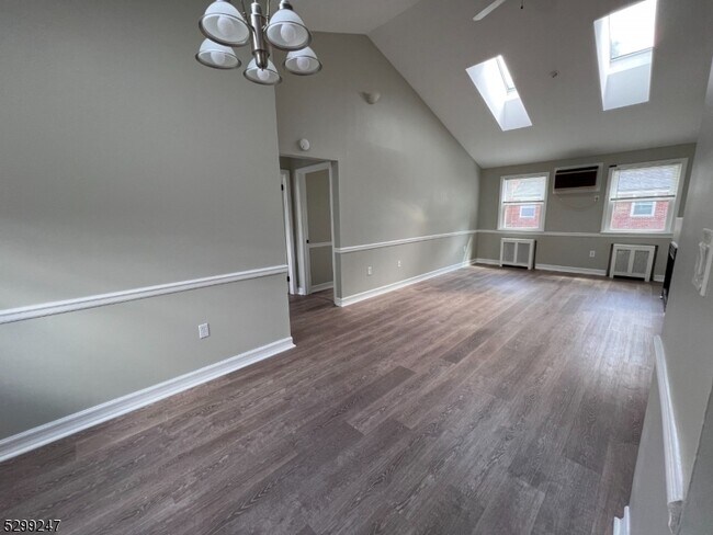Building Photo - 349 Bloomfield Ave