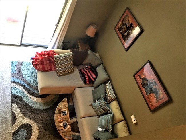 Building Photo - Cozy Condo in Denver