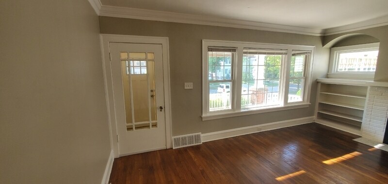 Foto principal - 1335 W 106th St