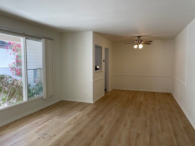 Foto del edificio - 1122 S Clark Dr