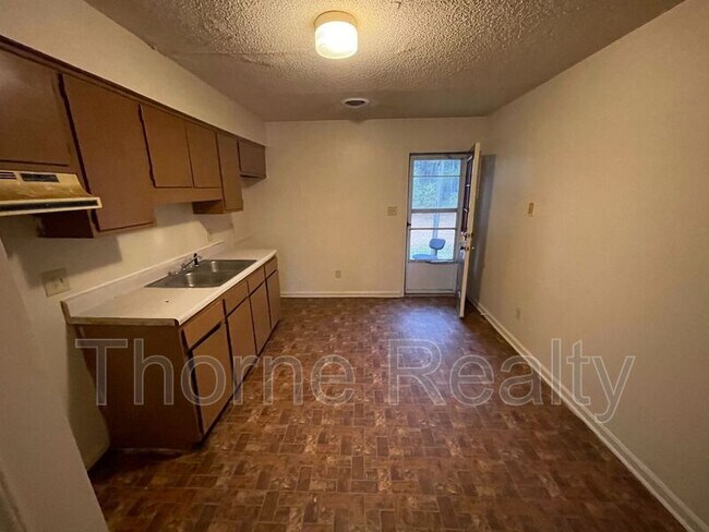 Building Photo - 104 Fox Den Ct