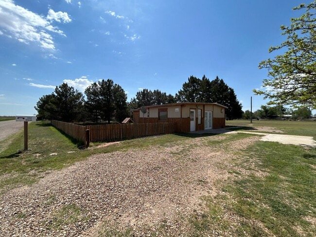 Building Photo - Texas Country Vibe for Living Solo