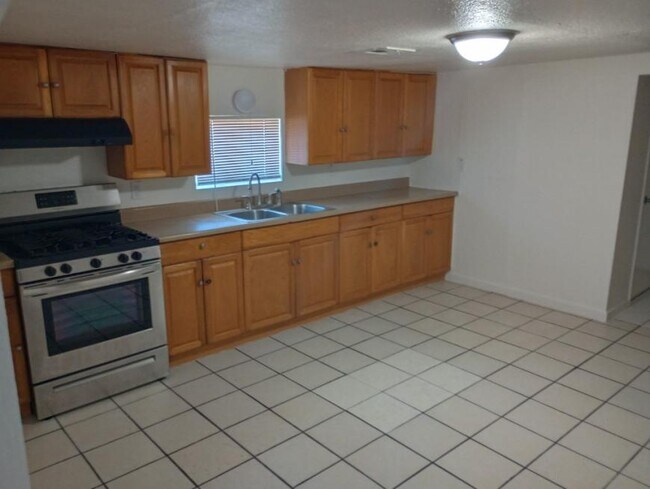 Building Photo - 2 bedroom in Eloy AZ 85131