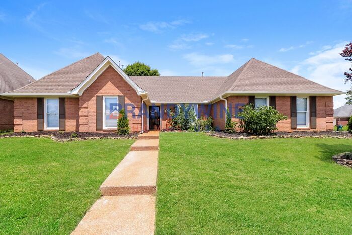Building Photo - NEWLY RENOVATED, IMMEDIATE MOVE-IN!